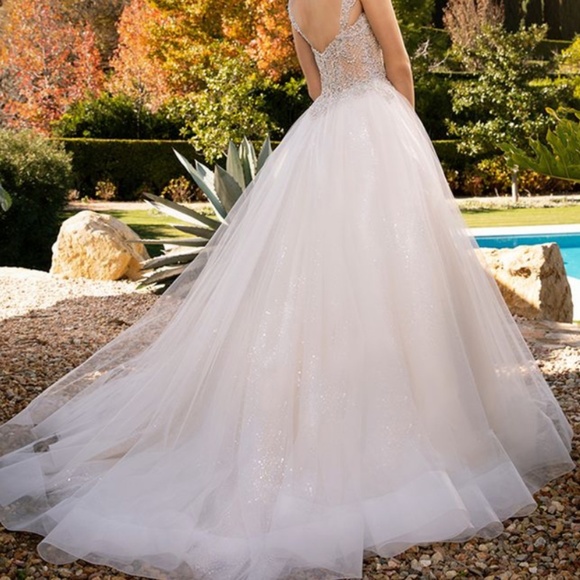 Plus Size Gorgeous Wedding Dress - Picture 1 of 10